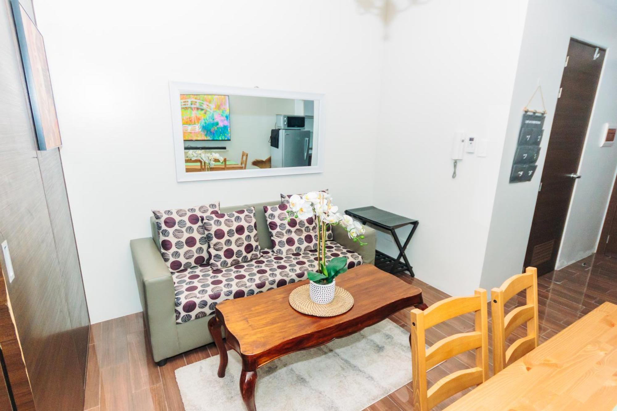 Quirky Urban Luxury Nest 1 Blazing Fast 300mbps Apartment
